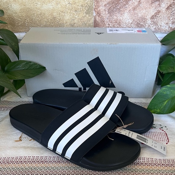 NEW Adidas Unisex Adelette Comfort Black/White Stripe Slide Sandals Size M12/W13 - Picture 1 of 16